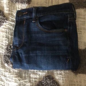 Mid- rise legging jeans